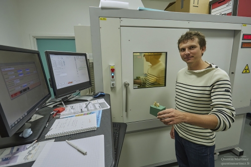 Pierre-Henri Fabre preparing some rodent skulls for CT-scan